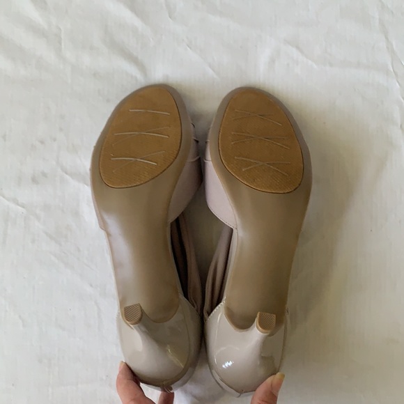 Apostrophe Taupe Peep Toe Pumps 8M - Picture 12 of 13